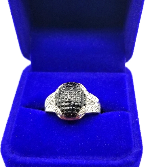 Womans black cz ring - Picture 4 of 4